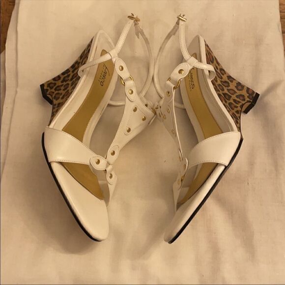 FRESCO BY PIERRE WHITE WITH GOLD STUDS, LEOPARD WEDGE SANDALS. NEW - Picture 2 of 9